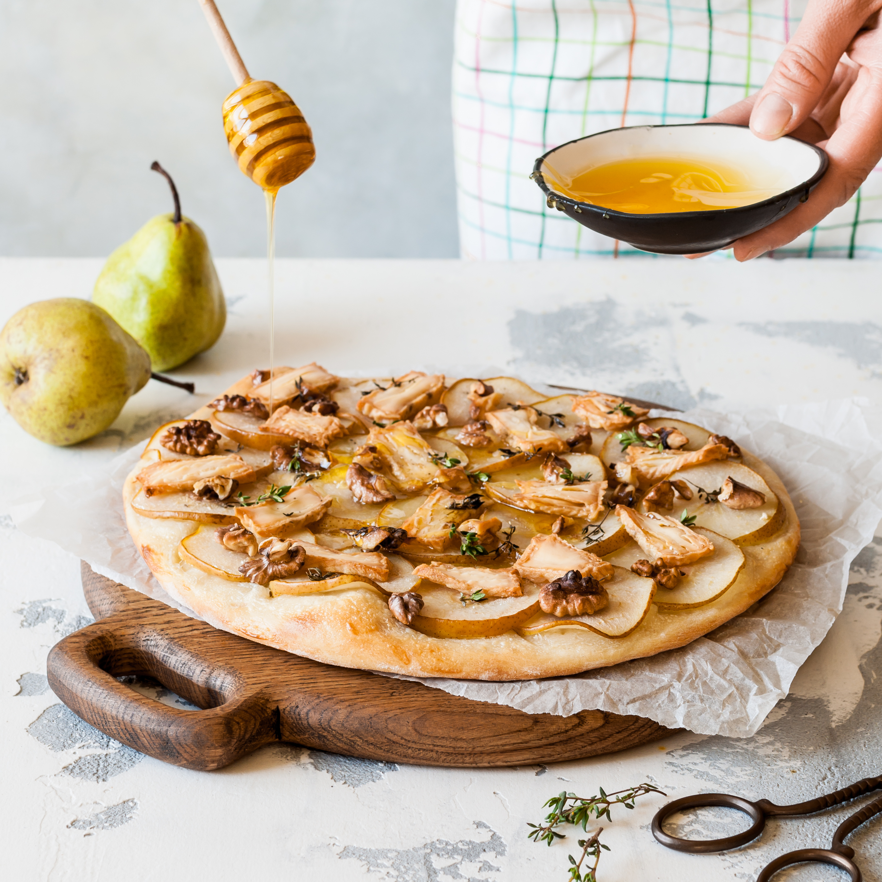 Drizzle over pizza shutterstock 1146679799