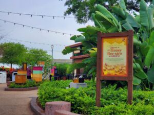 Honey Bee stro Entrance